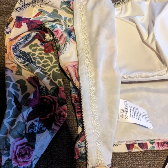 Pit Bull Jeans cropped velvet top w/built in bra cups - Picture 9 of 13